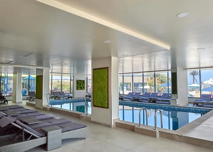 Anda Pool مامايا