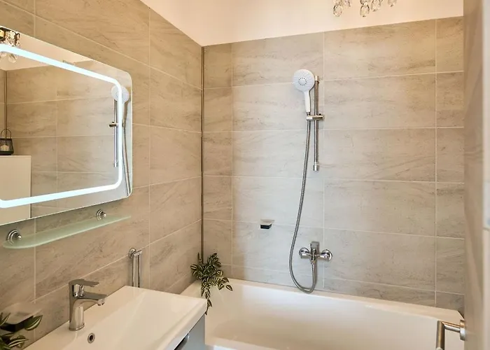 Anda Pool * مامايا