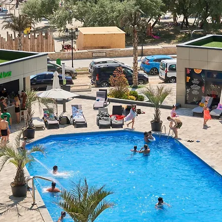 Anda Pool Apartment Mamaia