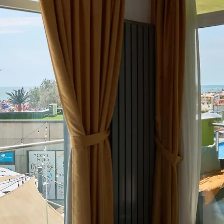 Anda Pool Apartment Mamaia