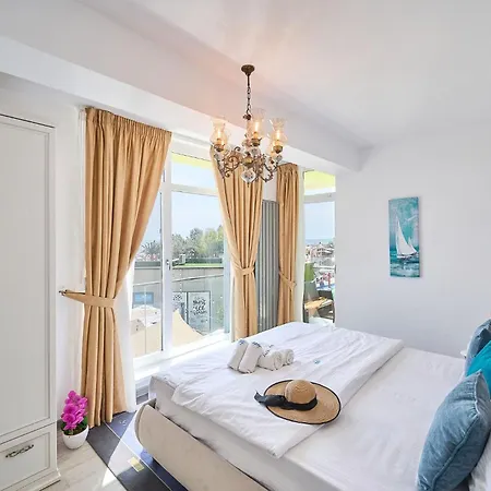 Anda Pool Apartment Mamaia