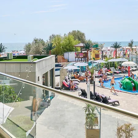 Anda Pool Mamaia